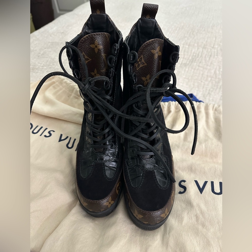 Laureate Platform Desert Boot Size 36